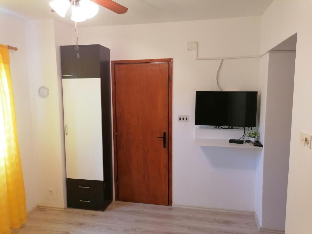 Apartment Dinka Kornić Exterior foto